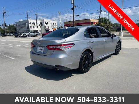 Used 2019 Toyota Camry LE FWD image 5