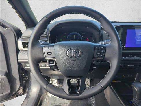 Used 2025 Toyota Camry SE FWD image 11