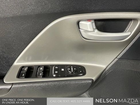 Used 2017 Kia Niro FE FWD image 18