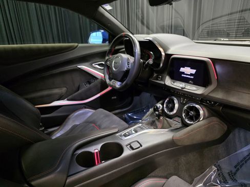 Used 2019 Chevrolet Camaro ZL1 RWD image 34
