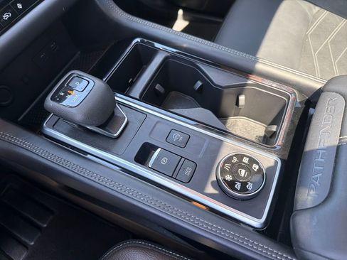 Used 2024 Nissan Pathfinder Platinum AWD/4WD image 41