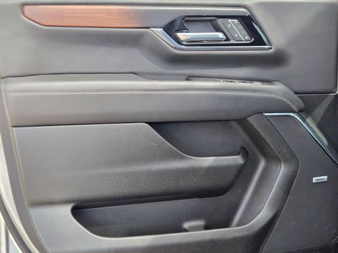 Used 2025 GMC Yukon Denali AWD/4WD image 25