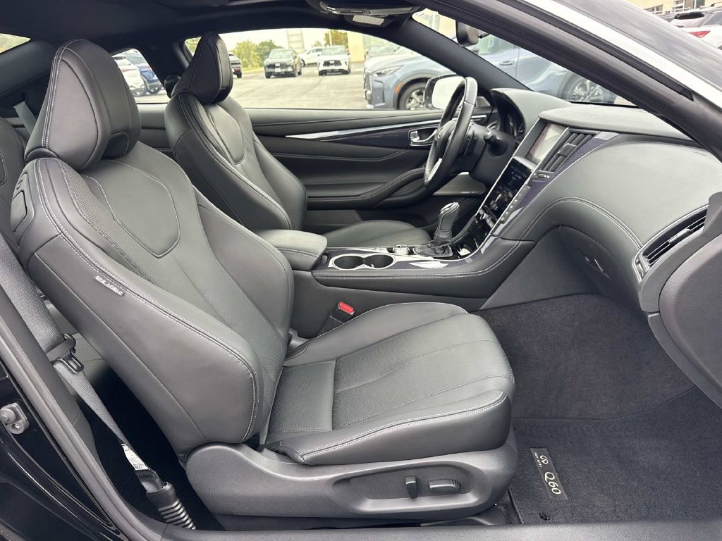 Used 2018 INFINITI Q60 Red Sport 400 w/ Sensory Package 3.0T Sport AWD/4WD image 19
