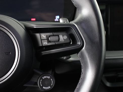 Certified 2024 Porsche Cayenne AWD/4WD image 15