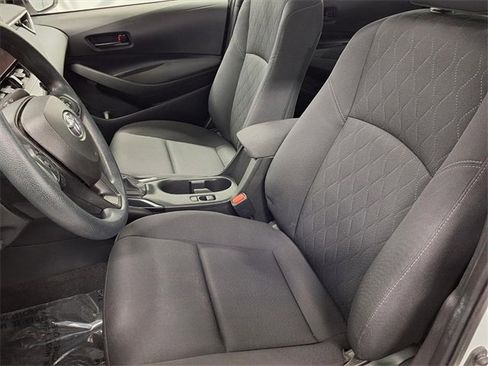 Used 2023 Toyota Corolla LE image 3