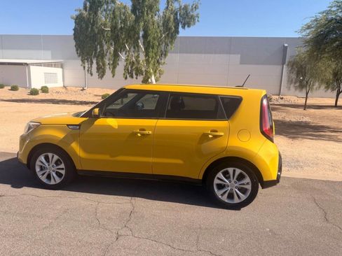 Used 2016 Kia Soul + FWD image 15