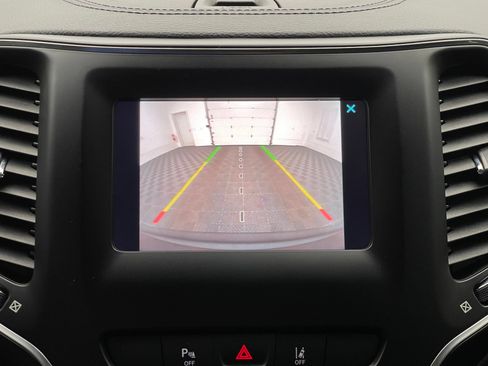 Used 2021 Jeep Cherokee Latitude Plus FWD image 4