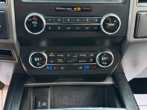 Used 2020 Ford Expedition Max XLT RWD image 16