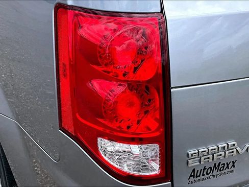 Used 2013 Dodge Grand Caravan Crew w/ Driver Convenience Group FWD image 22