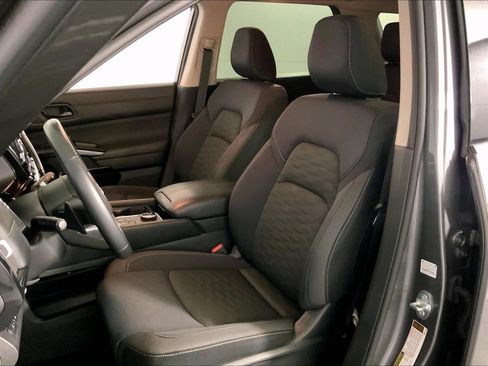 Used 2025 Nissan Pathfinder SV AWD/4WD image 22