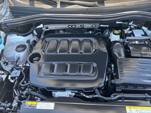 Used 2026 Volkswagen Tiguan SE AWD/4WD image 34