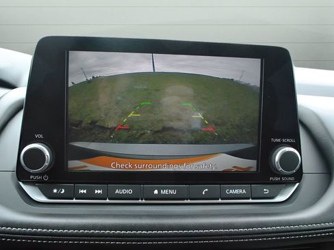Used 2025 Nissan Rogue SV AWD/4WD image 12