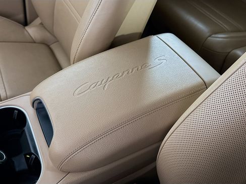 Used 2021 Porsche Cayenne S image 18