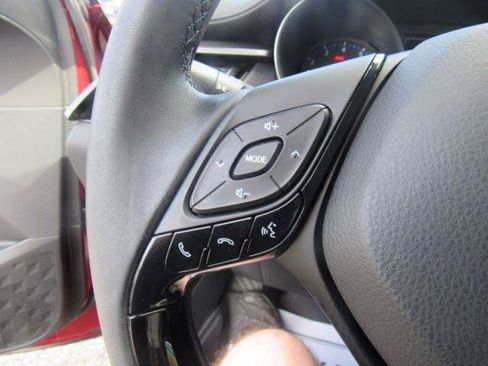 Used 2018 Toyota C-HR XLE FWD image 30