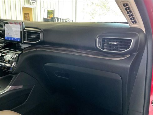 Used 2023 Ford Explorer Limited image 26