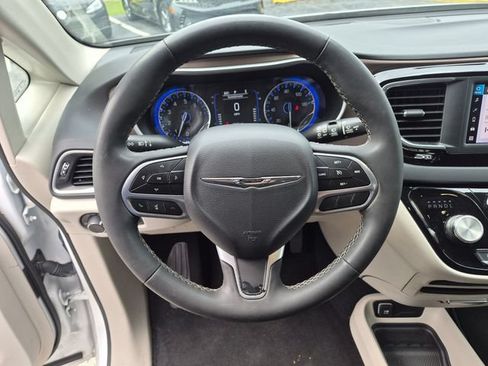 Used 2023 Chrysler Voyager LX FWD image 11