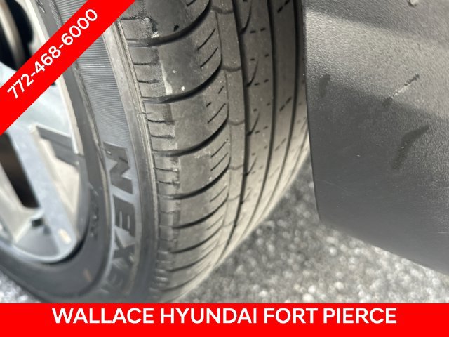 Used 2025 Hyundai Venue SEL FWD image 12