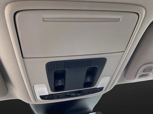 New 2025 Honda Pilot Touring image 27