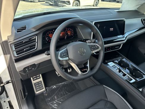 New 2026 Volkswagen Atlas Peak Edition AWD/4WD image 2