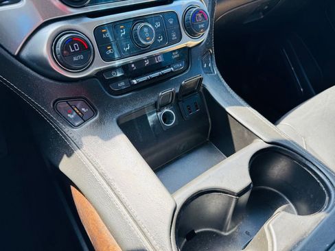 Used 2019 Chevrolet Suburban LT image 23