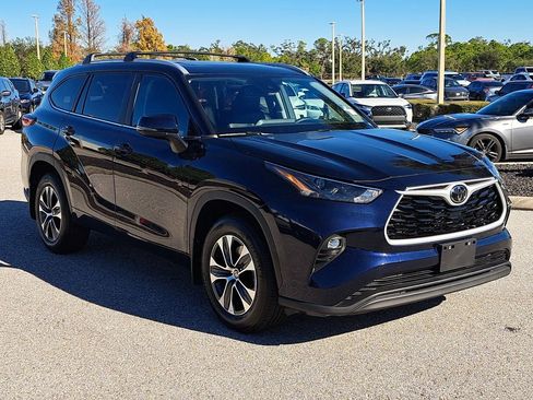Certified 2023 Toyota Highlander XLE image 2