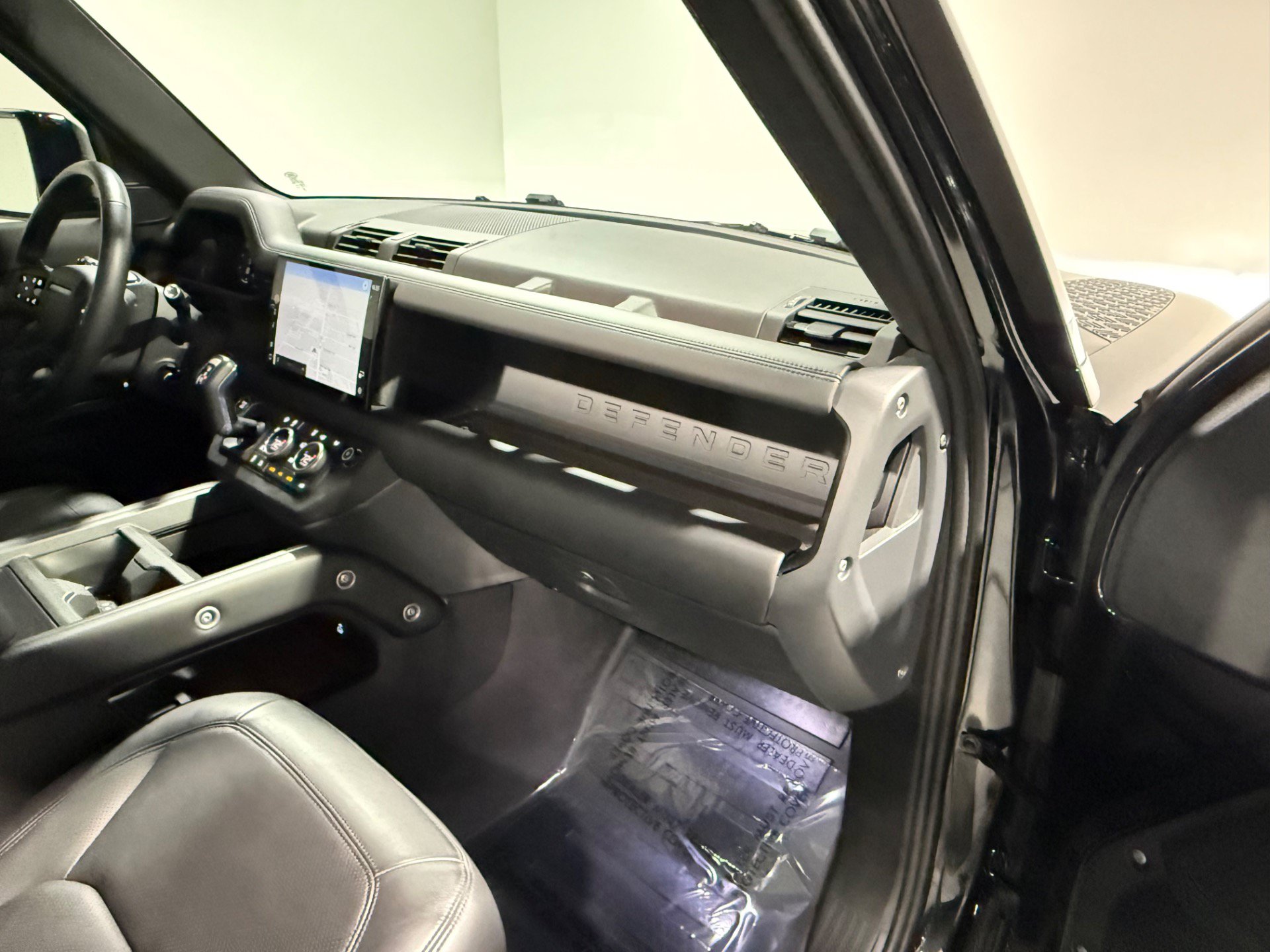 Used 2025 Land Rover Defender 110 X-Dynamic SE AWD/4WD image 51