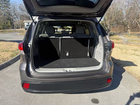 Used 2019 Toyota Highlander LE image 30