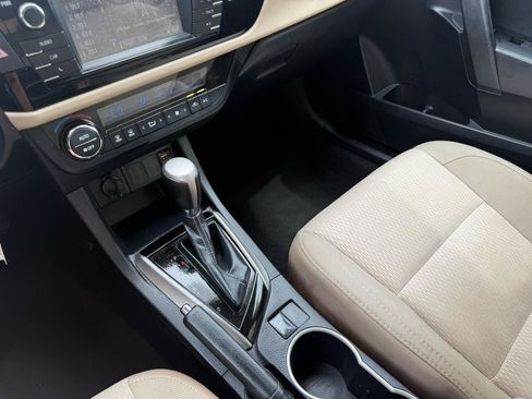 Used 2015 Toyota Corolla LE FWD image 12