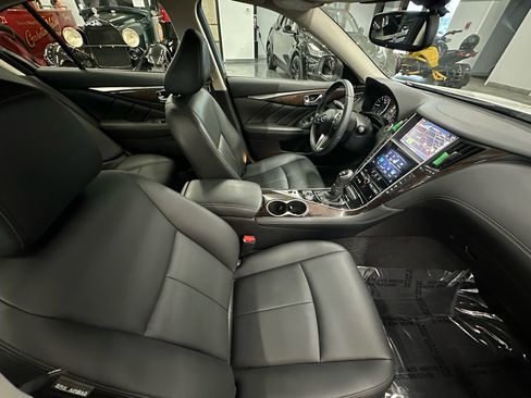 Used 2018 INFINITI Q50 Luxe w/ Essential Package (3.0T Luxe) image 18
