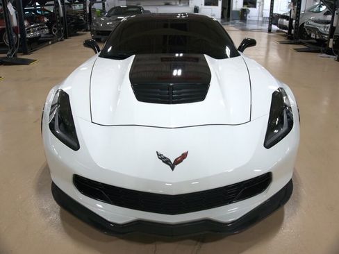 Used 2015 Chevrolet Corvette Z06 w/ 3LZ Preferred Equipment Group image 8