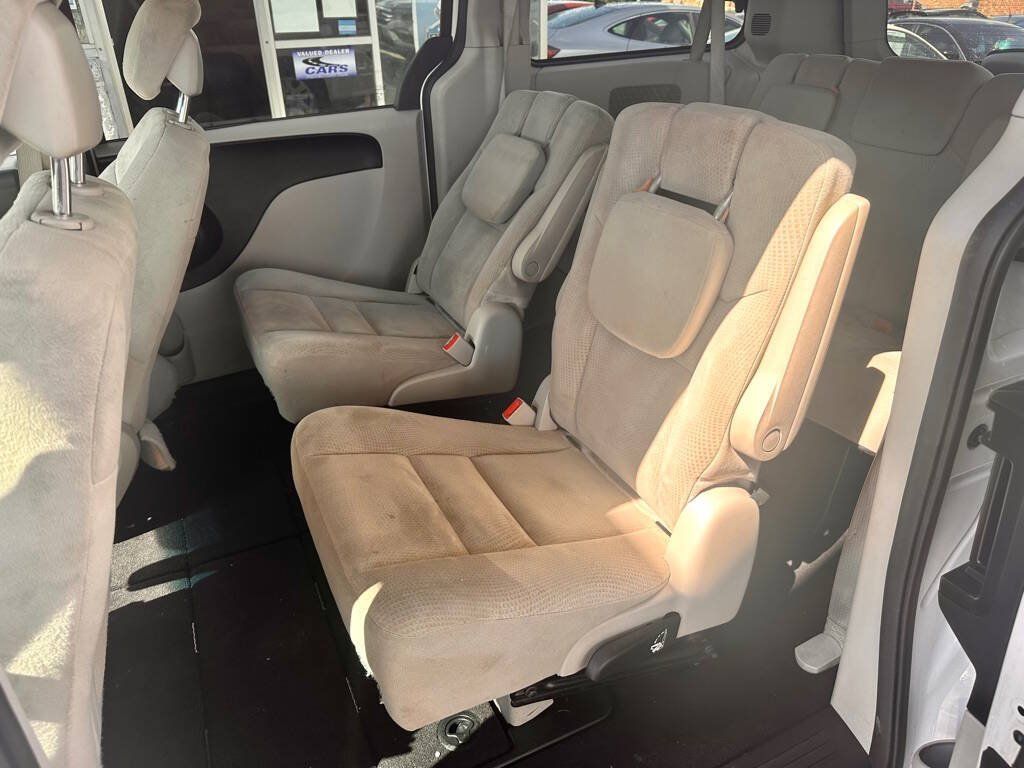 Used 2016 Dodge Grand Caravan SE w/ Quick Order Package 29E SE FWD image 13