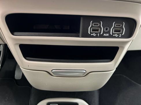 Used 2024 Chrysler Pacifica Touring-L FWD image 64