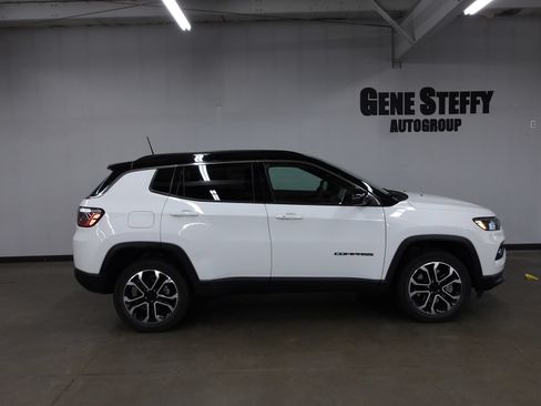 Used 2023 Jeep Compass Limited AWD/4WD image 3