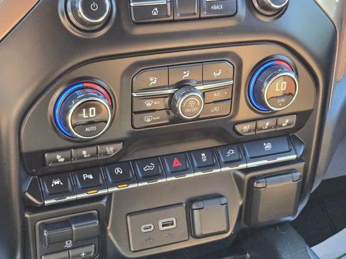 Used 2019 Chevrolet Silverado 1500 High Country AWD/4WD image 31