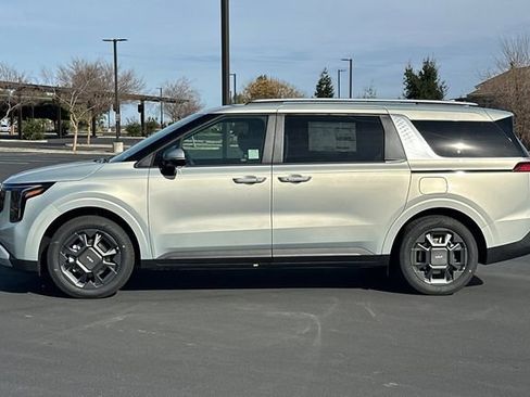 New 2026 Kia Carnival EX FWD image 10
