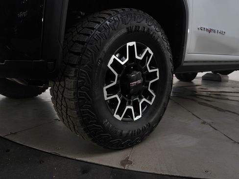 Used 2025 GMC Sierra 2500 AT4X image 26