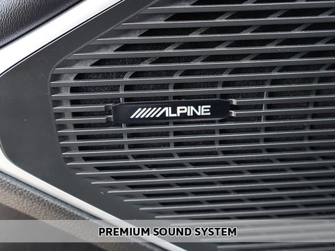 Used 2025 Jeep Wagoneer L Series II w/ 8-pass Seating Package image 4