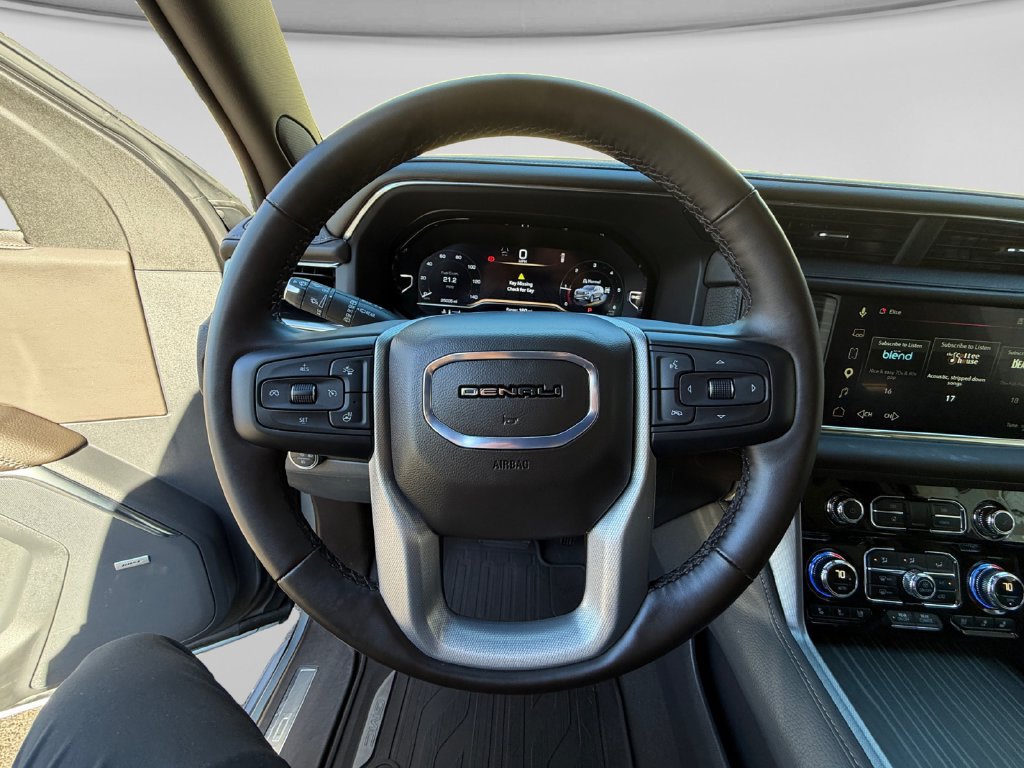 Used 2024 GMC Yukon Denali AWD/4WD image 13