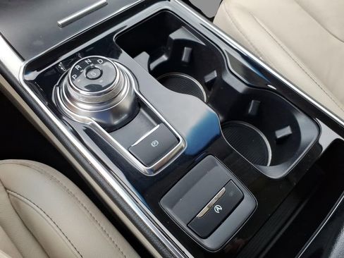 Used 2019 Ford Edge Titanium image 24