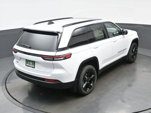 New 2025 Jeep Grand Cherokee Altitude AWD/4WD image 22