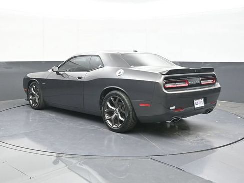 Used 2019 Dodge Challenger R/T RWD image 9