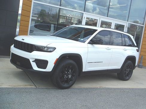 Certified 2024 Jeep Grand Cherokee Altitude AWD/4WD image 1