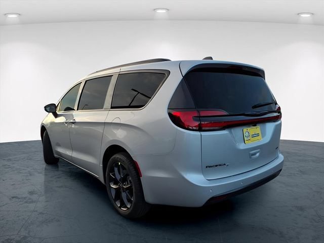 New 2026 Chrysler Pacifica Select AWD/4WD image 7