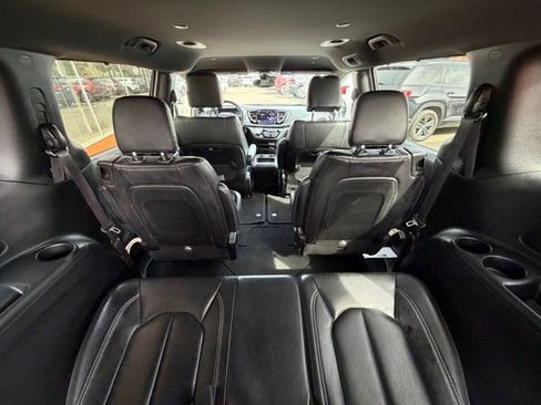 Used 2022 Chrysler Pacifica Touring-L w/ S Appearance Package image 19