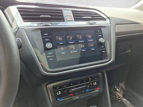Used 2022 Volkswagen Tiguan SE AWD/4WD image 15