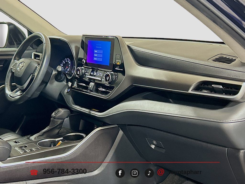 Used 2023 Toyota Highlander XLE FWD image 29