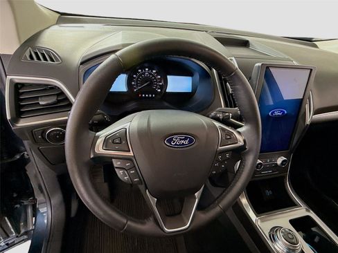 Used 2024 Ford Edge Titanium AWD/4WD image 5