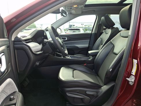 Used 2022 Jeep Compass Latitude w/ Sun and Sound Group AWD/4WD image 13