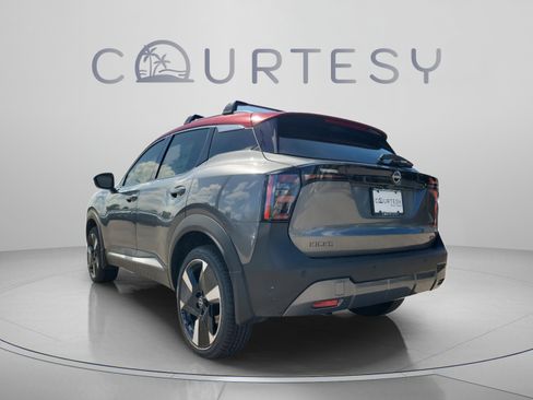 Certified 2025 Nissan Kicks SR FWD image 5