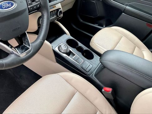 Used 2022 Ford Escape SEL AWD/4WD image 16